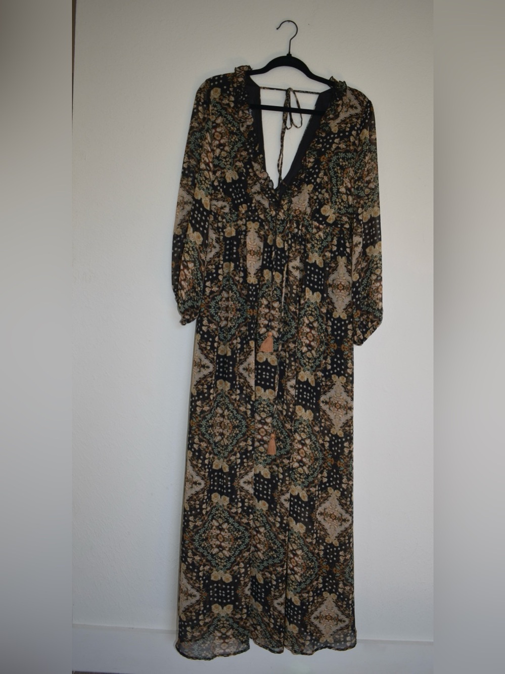 🌿 Aakaa Boho Floral Maxi Dress – Long Sleeve, Flowing & Romantic 🌿 size Medium